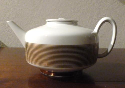 Hallesche Form teapot, designed by Marguerite Friedlaender-Wildenhain (1896-1983) in 1930, GTI Collection, Gift of Professor Emeritus Jeffrey Ruda